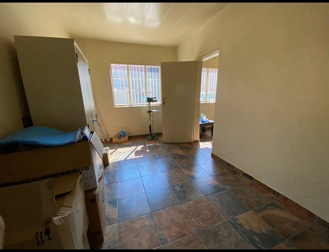 800M² WAREHOUSE FOR SALE IN DRIEHOEK